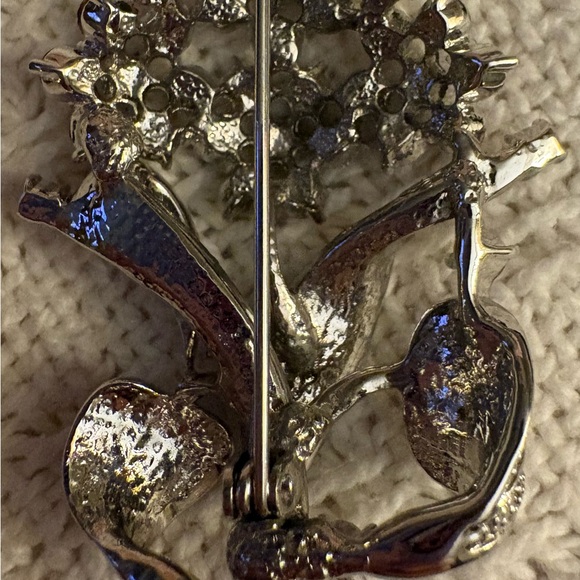 Silver Tone Shades of Purple Floral Brooch - Picture 3 of 3